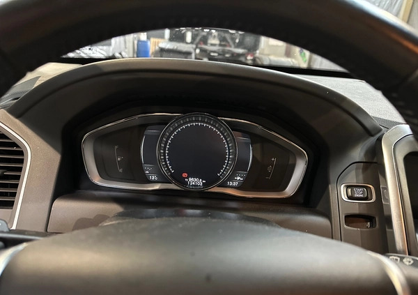 Volvo XC 60 cena 92000 przebieg: 125000, rok produkcji 2017 z Gdańsk małe 79